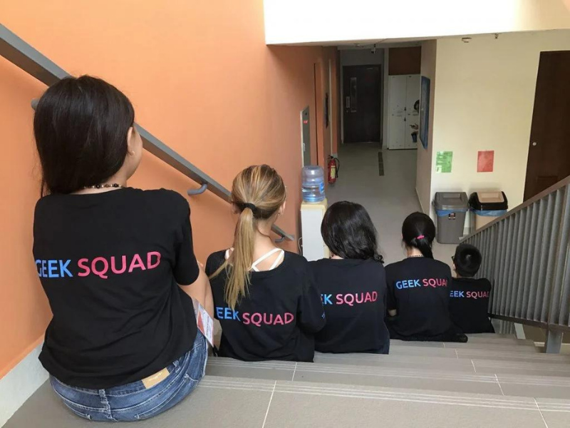 ao dong phuc ssis geek Squad Saigon South International School quan 7 mat phia sau lung
