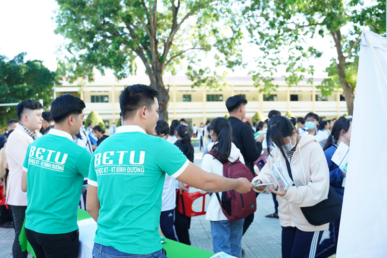 Áo Thun Sinh Viên Đại Học Kinh Tế - Kỹ Thuật Bình Dương (BETU) (MIT ...