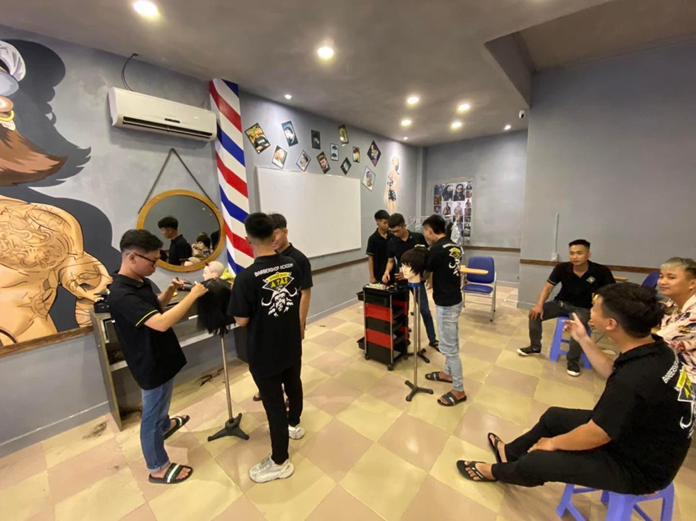 ao dong phuc hoc vien a tai barbershop academy