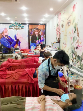hinh anh tap de nhan vien thanh thien beauty academy