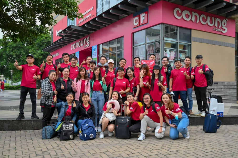 hinh anh dong phuc pizzahut teambuilding 2022 make red go stronger