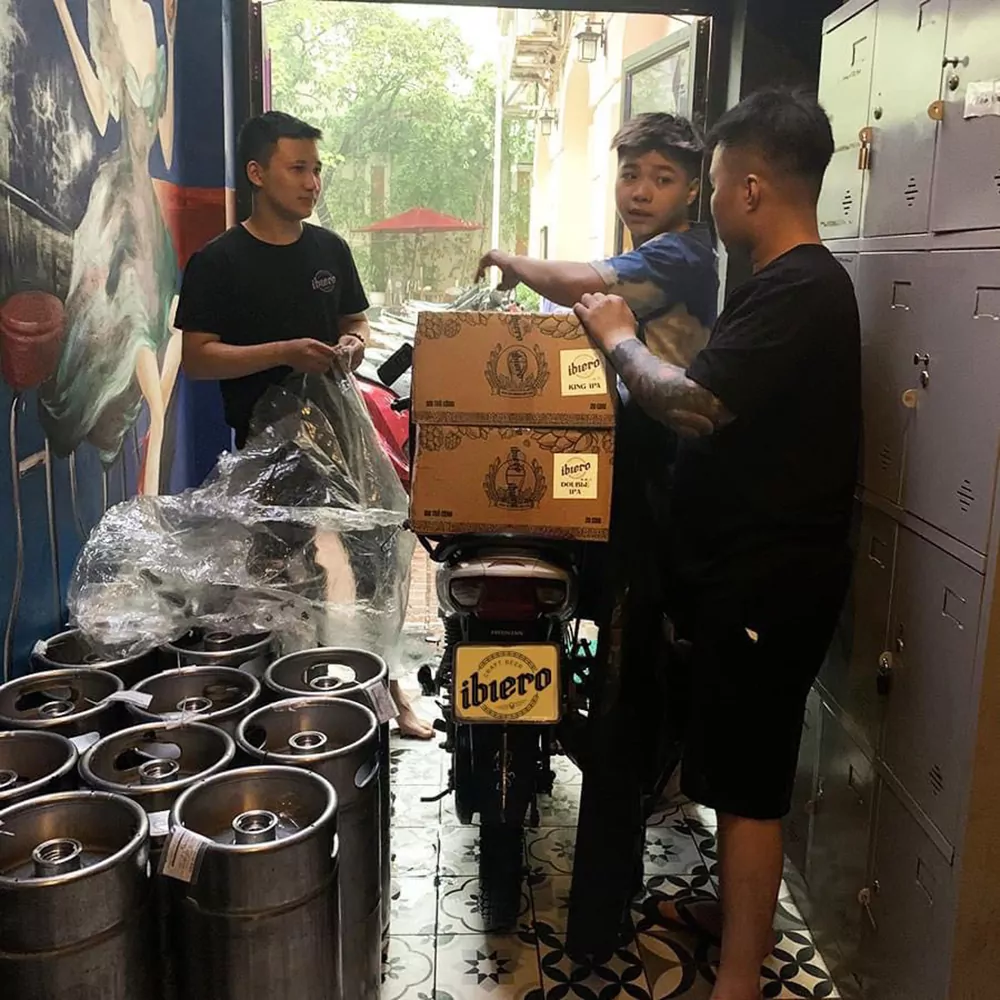dong phuc nhan vien ibiero sai gon - vietnam craft beer