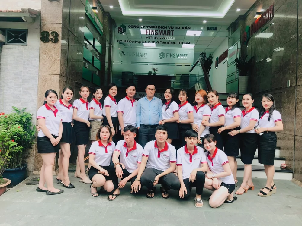hinh anh dong phuc nhan vien finsmart working together success together