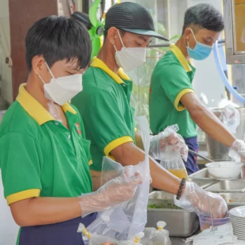 hinh anh dong phuc hu tiu nam vang thanh dat