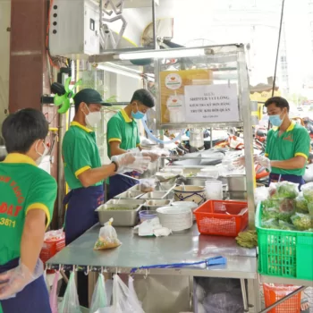 hinh anh dong phuc nhan vien hu tiu nam vang thanh dat