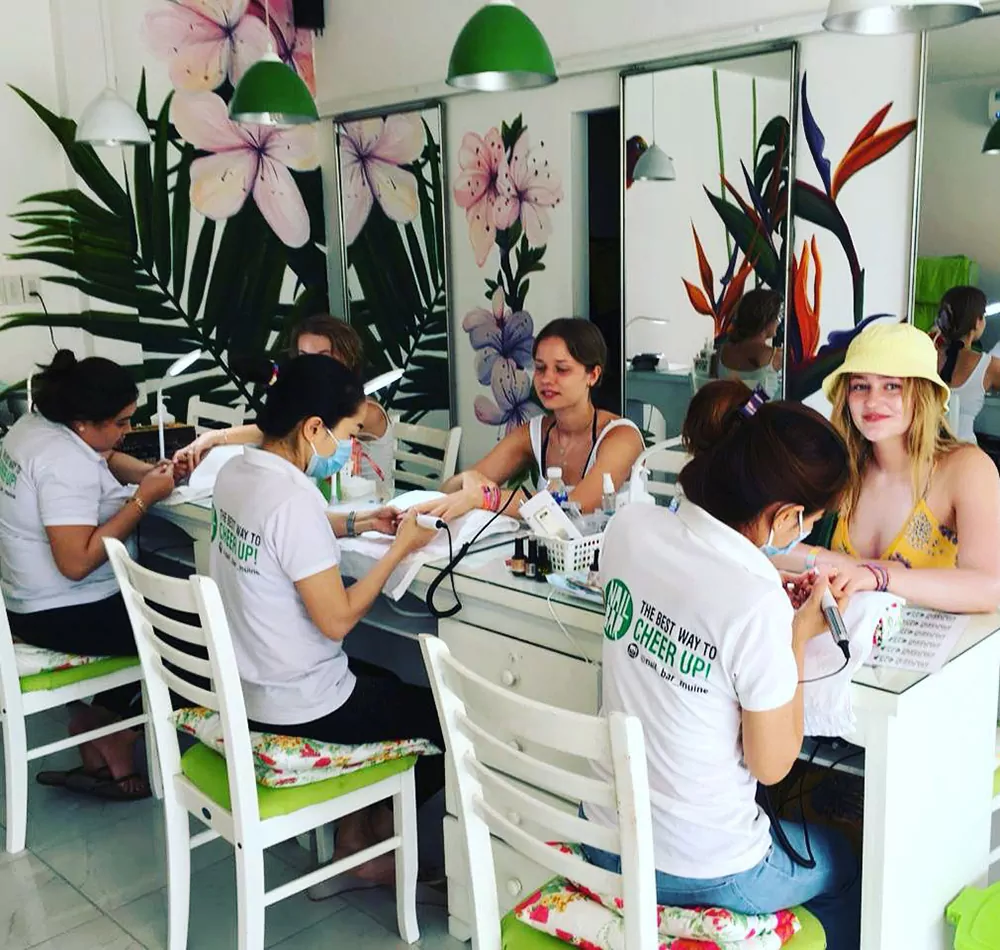 dong phuc nail bar-beauty salon in Muine & HCMC