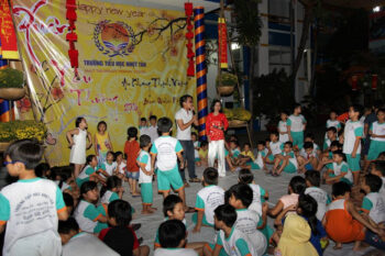 ao the duc hoc sinh nhut tan primary school