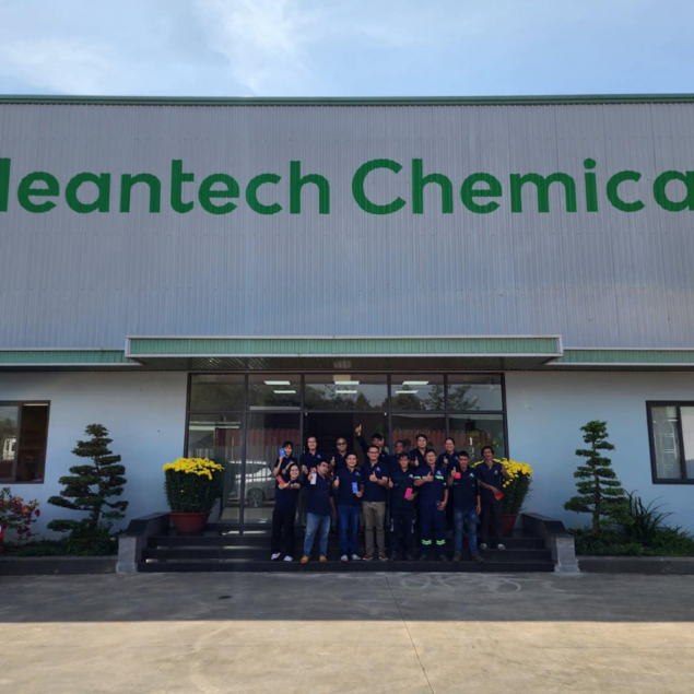 hinh anh dong phuc nhan vien cong ty cong nghe sach - cleantech
